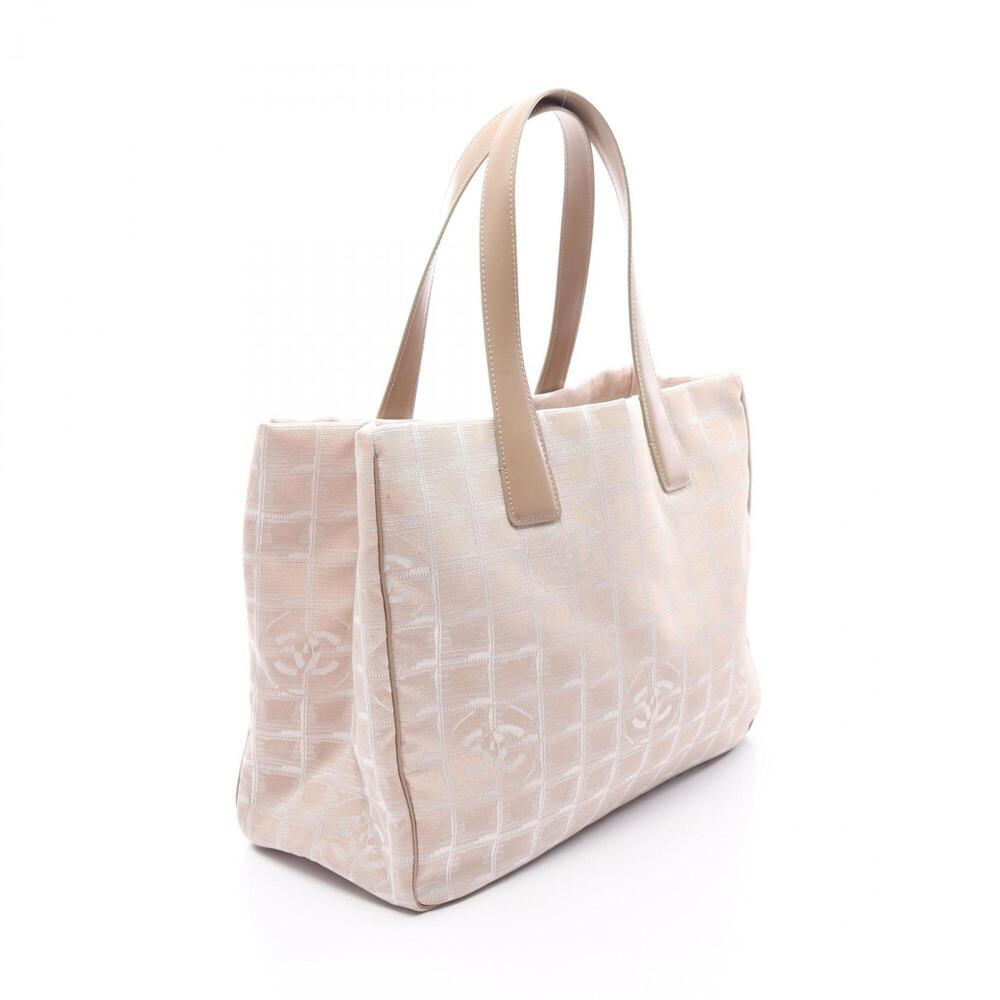 CHANEL Cream Leather Tote Bag - Picture 2 of 11
